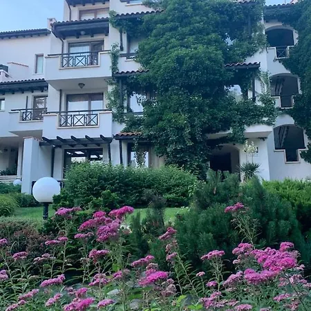 Daire апартамент в Oasis & Spa, Lozenets